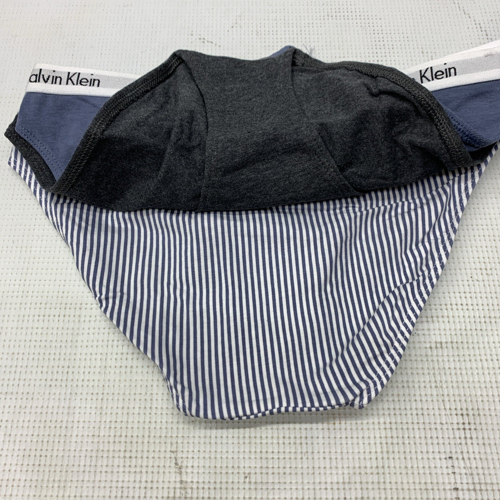 Calvin Klein Women's Carousel Bikini Panty Size X-Small Underwear QP12580 3 Pack