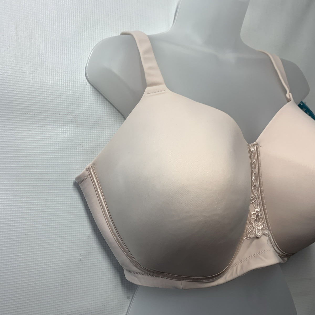 Vanity Fair 71380 Womens Full Figure Beauty Back Smoothing Bra 4 Way Stretch 42H
