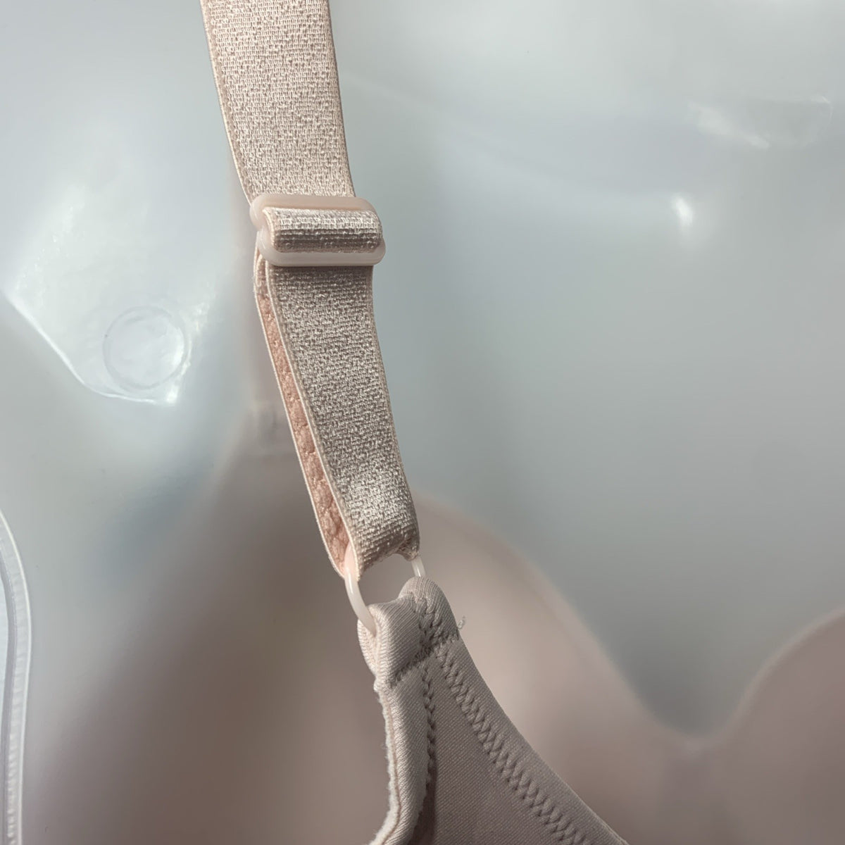 Vanity Fair 71380 Womens Full Figure Beauty Back Smoothing Bra 4 Way Stretch 42H