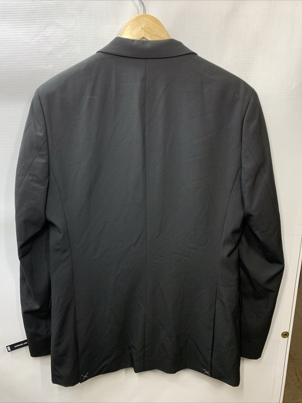 DKNY Men's Modern Fit High Performance Suit Separates Size 38R Long Sleeve Black