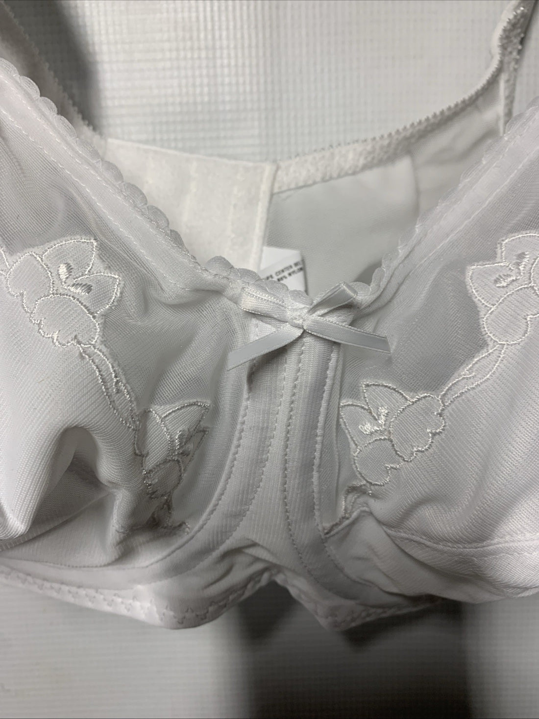 Bali 0180 Flower Bali Underwire Bra 36D White Full Coverage Lightly Lined Cup