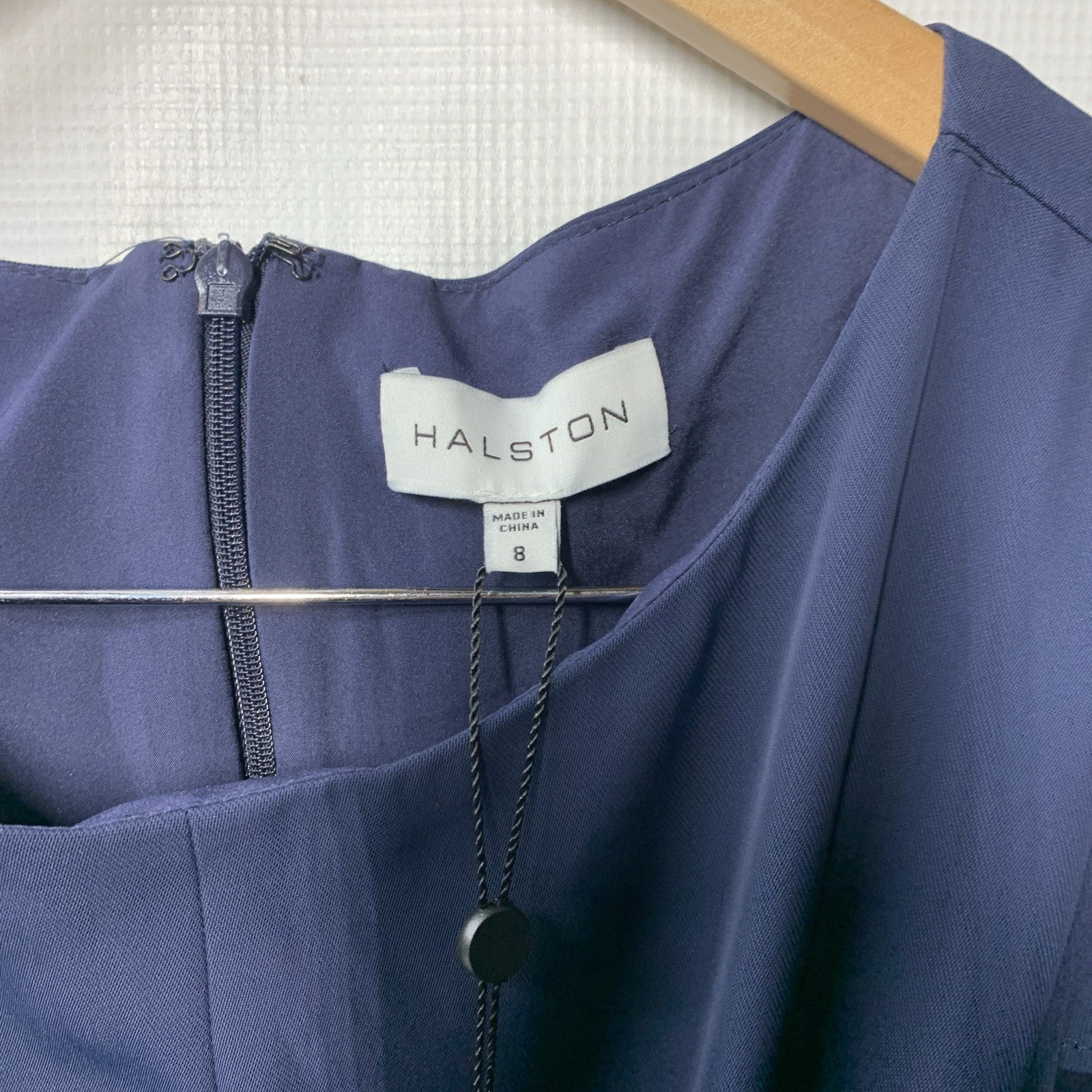 Halston Starla Gown Long Elegant Party Formal Fully Lined Cape Sleeve Size 8