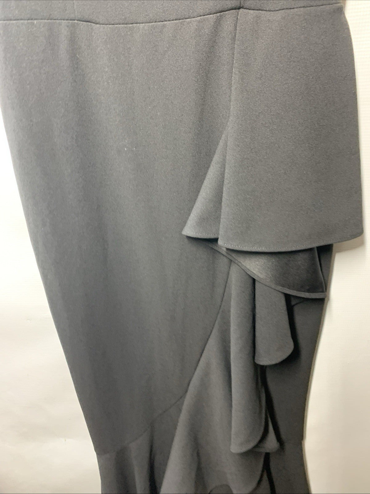 Betsy & Adam Long Off Shoulder Cascade Ruffle Stetch Scuba Crepe Gown Size 8 BLK