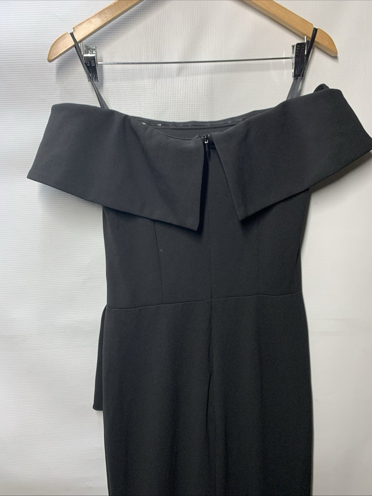 Betsy & Adam Long Off Shoulder Cascade Ruffle Stetch Scuba Crepe Gown Size 8 BLK