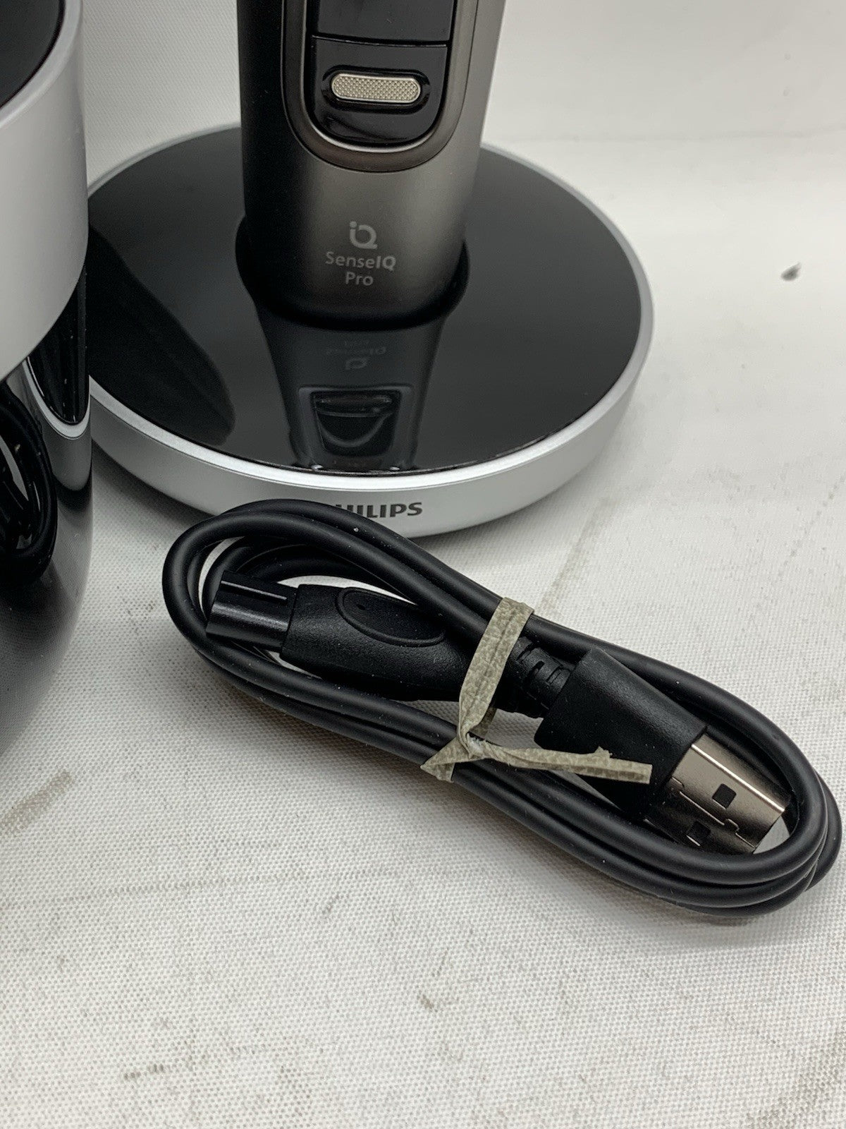 Philips Norelco i9000 Prestige Ultra SenseIQ PRO Electric Men's Face Hair Shaver