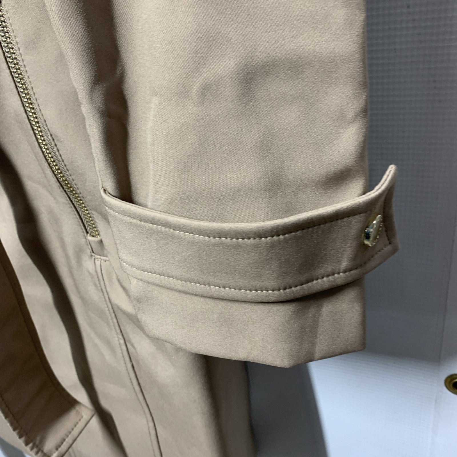 Halston Women’s Belted Trench Coat Long Sleeve Collared with Pocket Size Small
