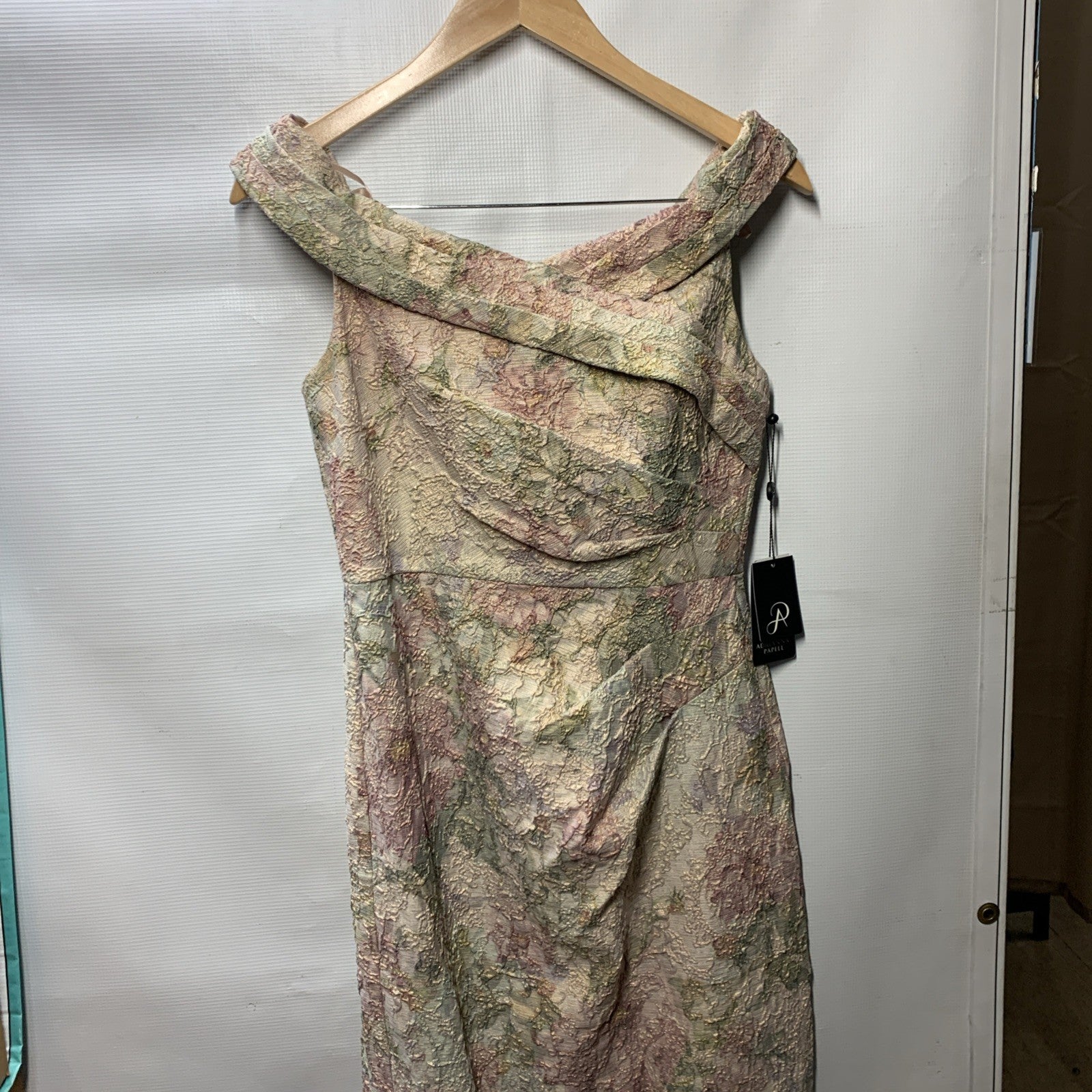 Adrianna Papell Women's Off Shoulder Matelasse Gown Formal Evening Rose Multi, 6