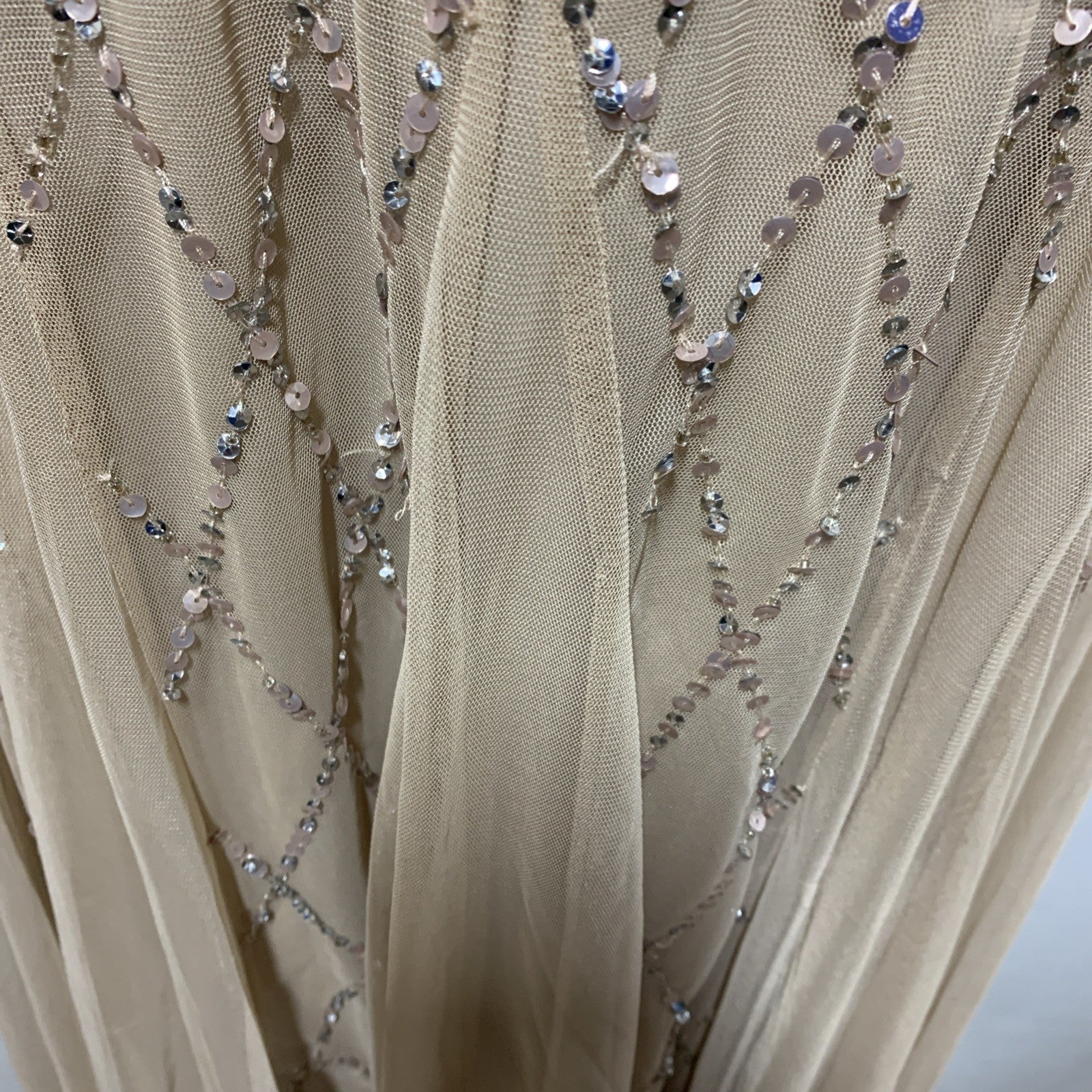 Adrianna Papell Short Sleeve Grid Beaded Gown with Intricate Beading Size 4