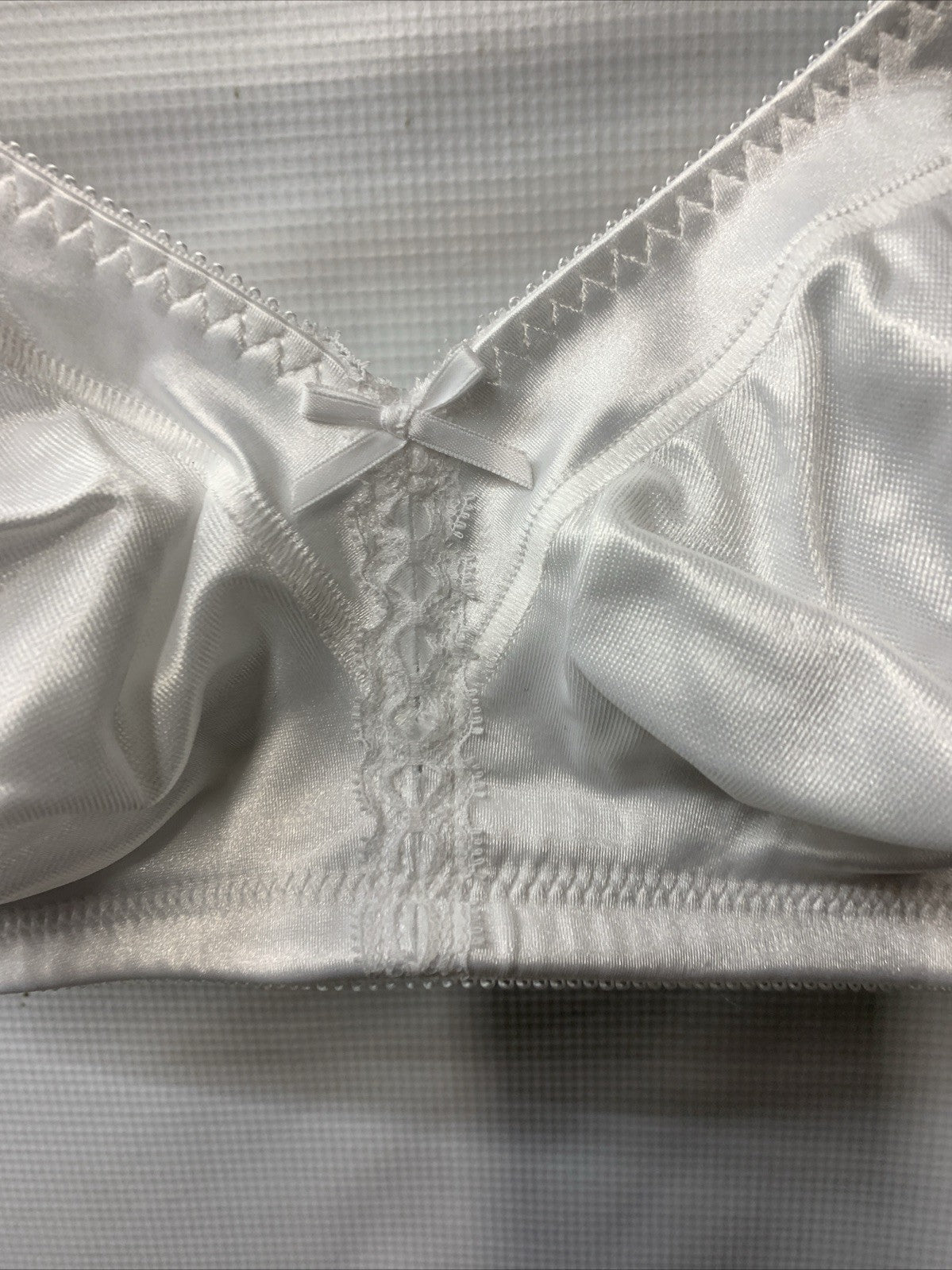 Bali Women's 34C Stay In Place Double Classic Support Wire-Free Bra White DF3820