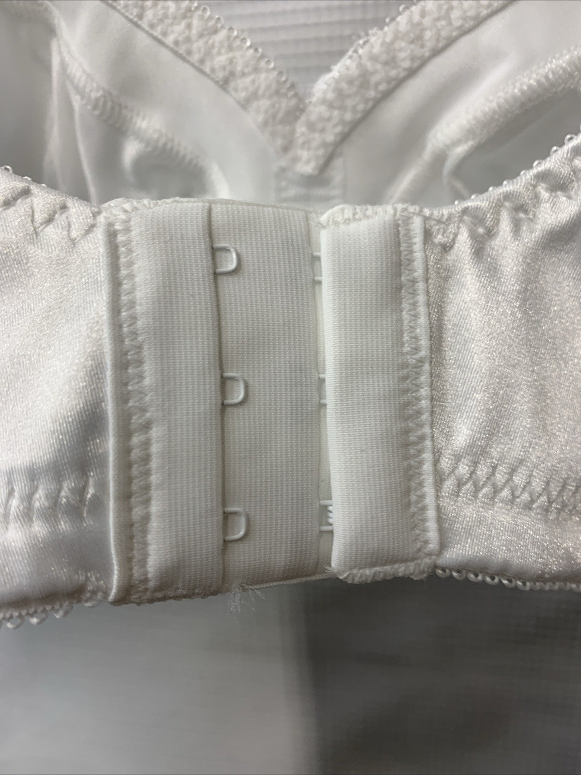 Bali Women's 34C Stay In Place Double Classic Support Wire-Free Bra White DF3820
