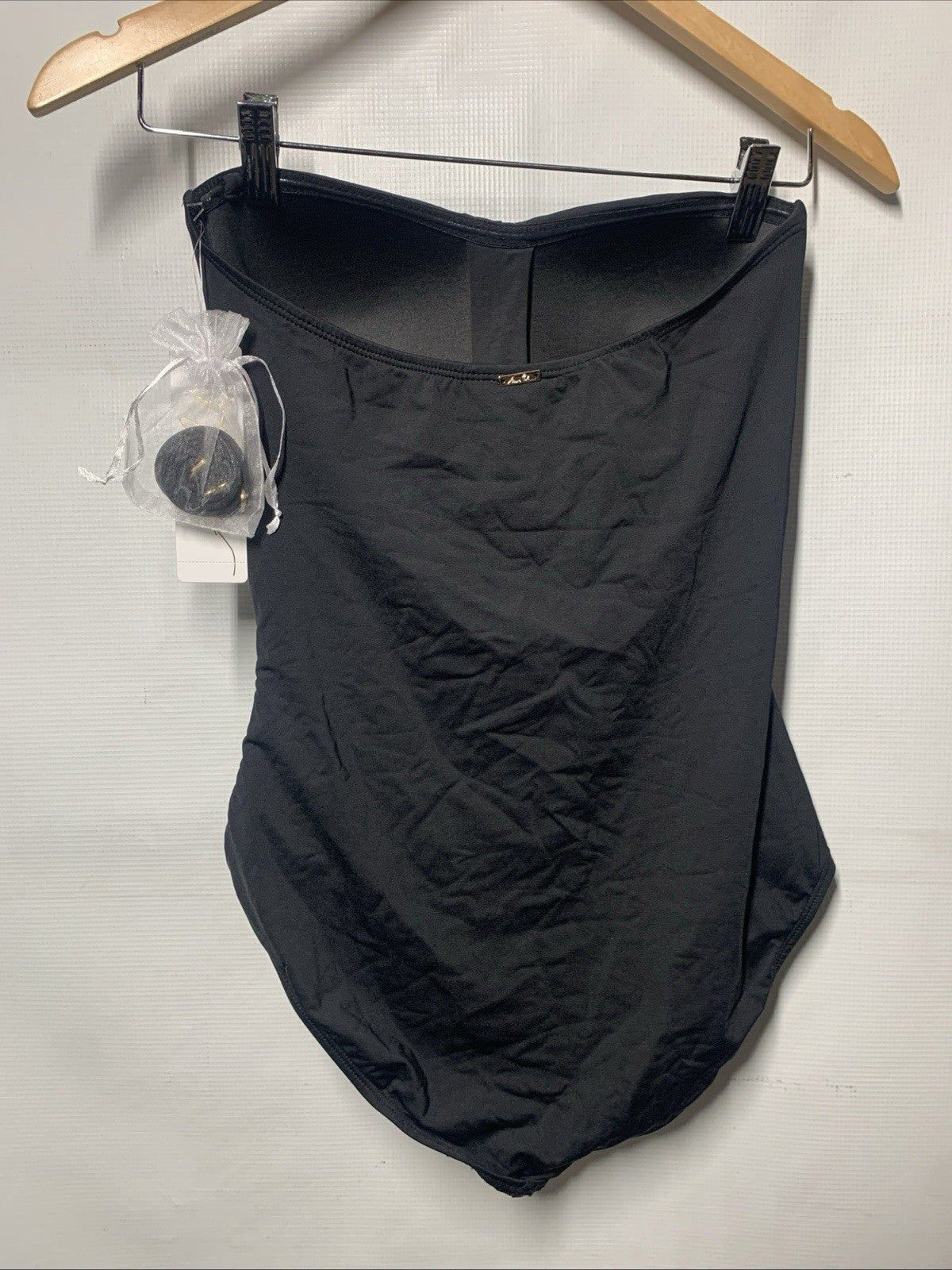 Anne Cole MYM000501 Women's Twist Front Shirred One Piece Swimsuit Black Size 8