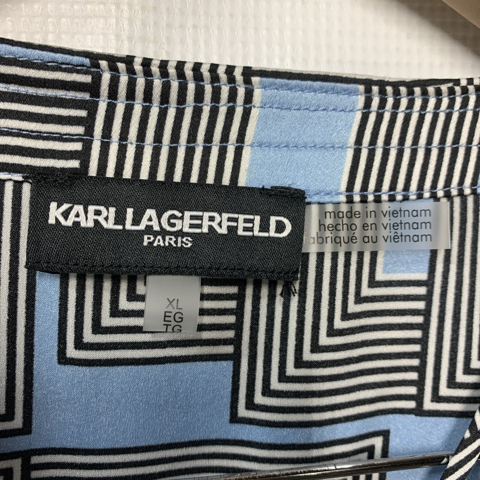Karl Lagerfeld Women's Sleeveless Strappy V-Neck Woven Blouse Pull On Size XL