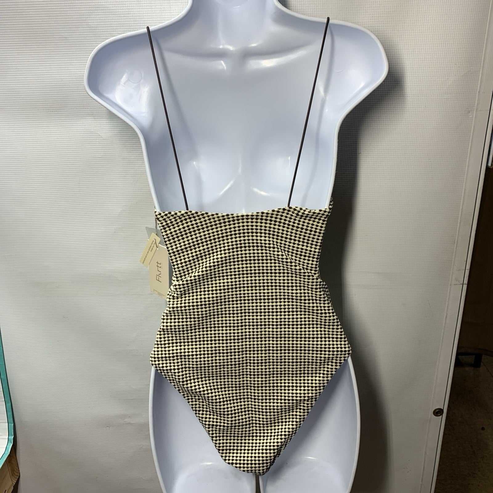 Gottex Flirtt Womens Sandy Beach Textured One Piece Light Back Coverage Size S/P