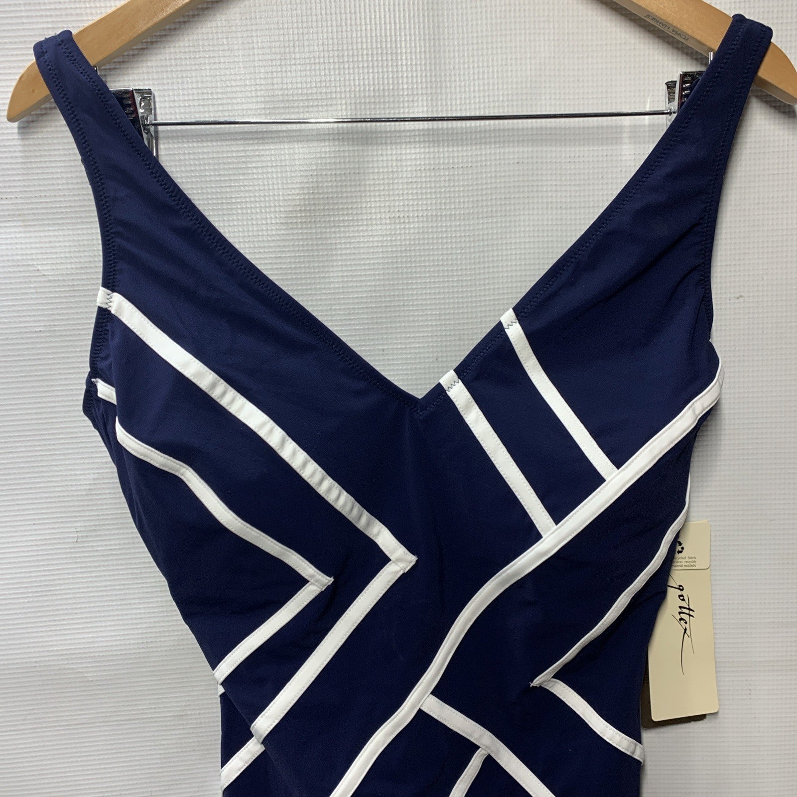 Gottex Women's Mirage Full Coverage Swimwear V-Neck Swimsuit One Piece Size 12
