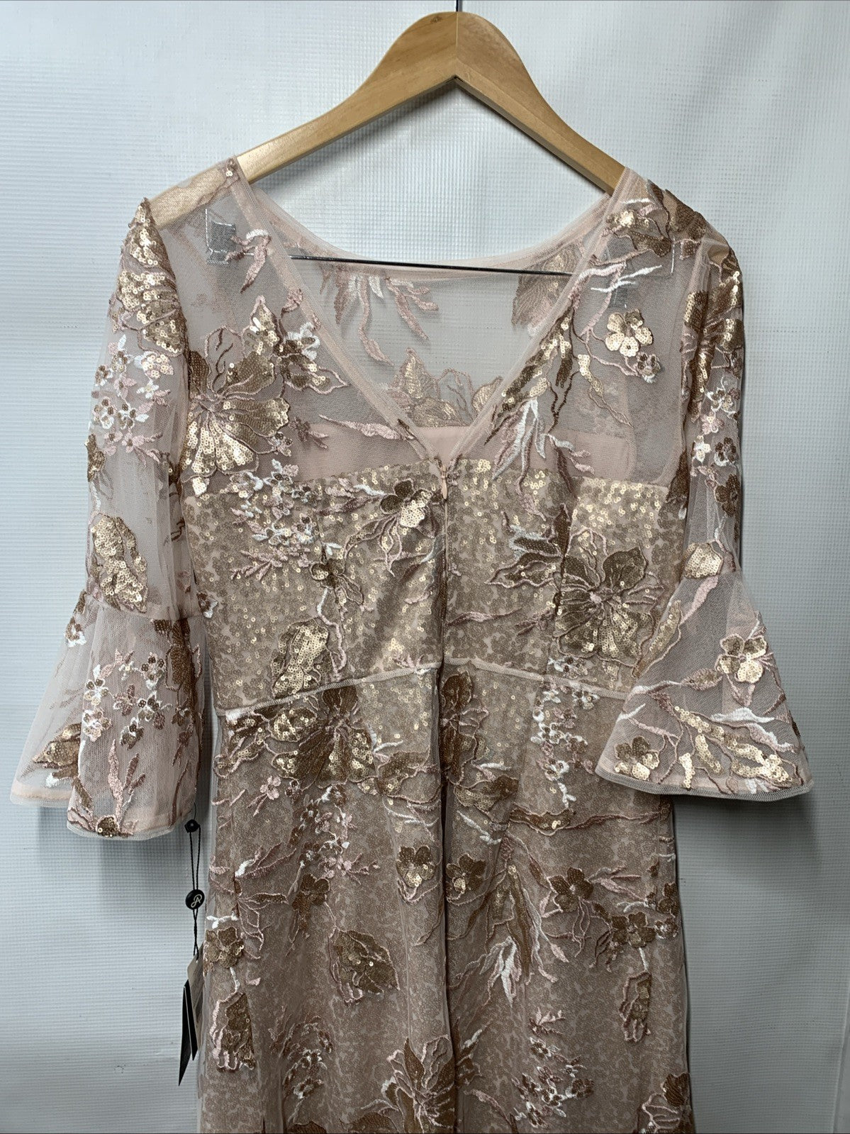 Adrianna Papell Blush Dress Floral Embroidered Bell Sleeve Wedding Formal Size 8