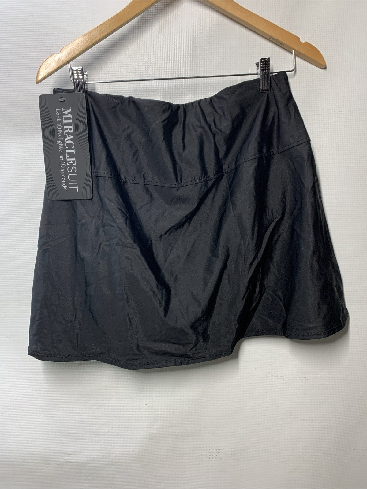 Miraclesuit Women's Fit and Flair Swim Skirt Tummy Control Bathing Size 10 Black