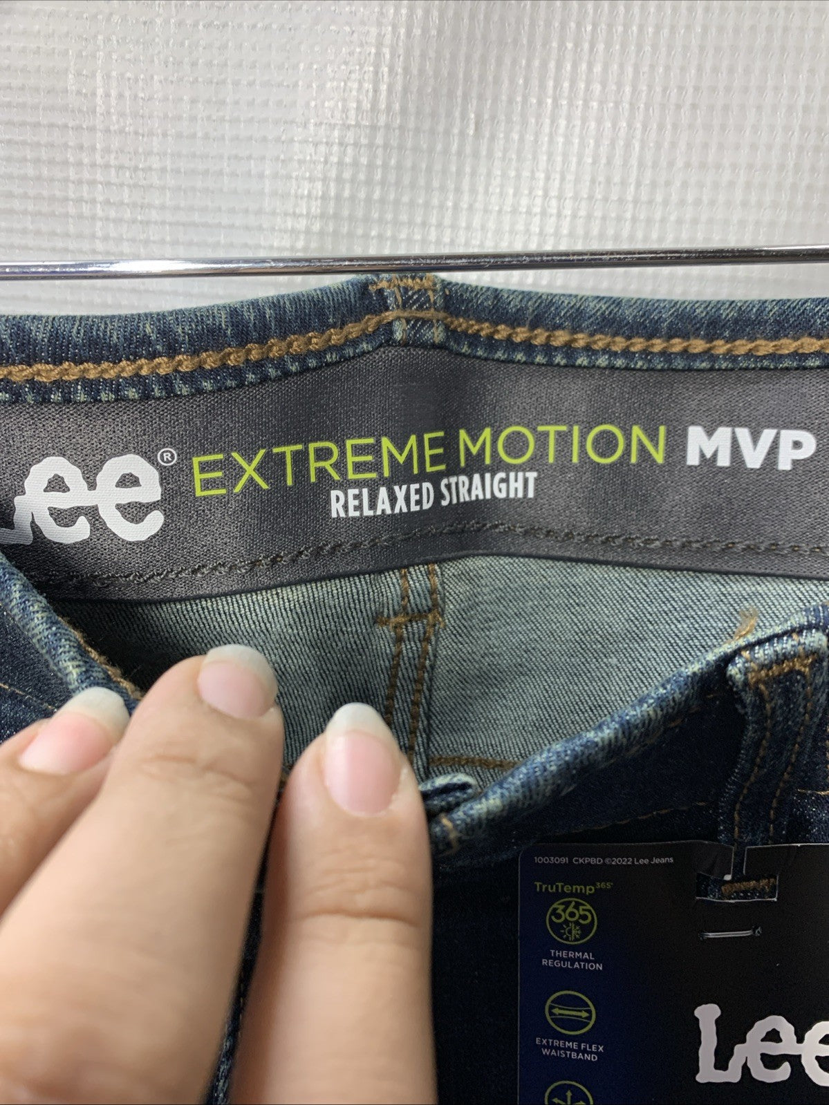Lee Men's Extreme Motion MVP Relaxed Fit Straight Jean Long Pants Size 38x32