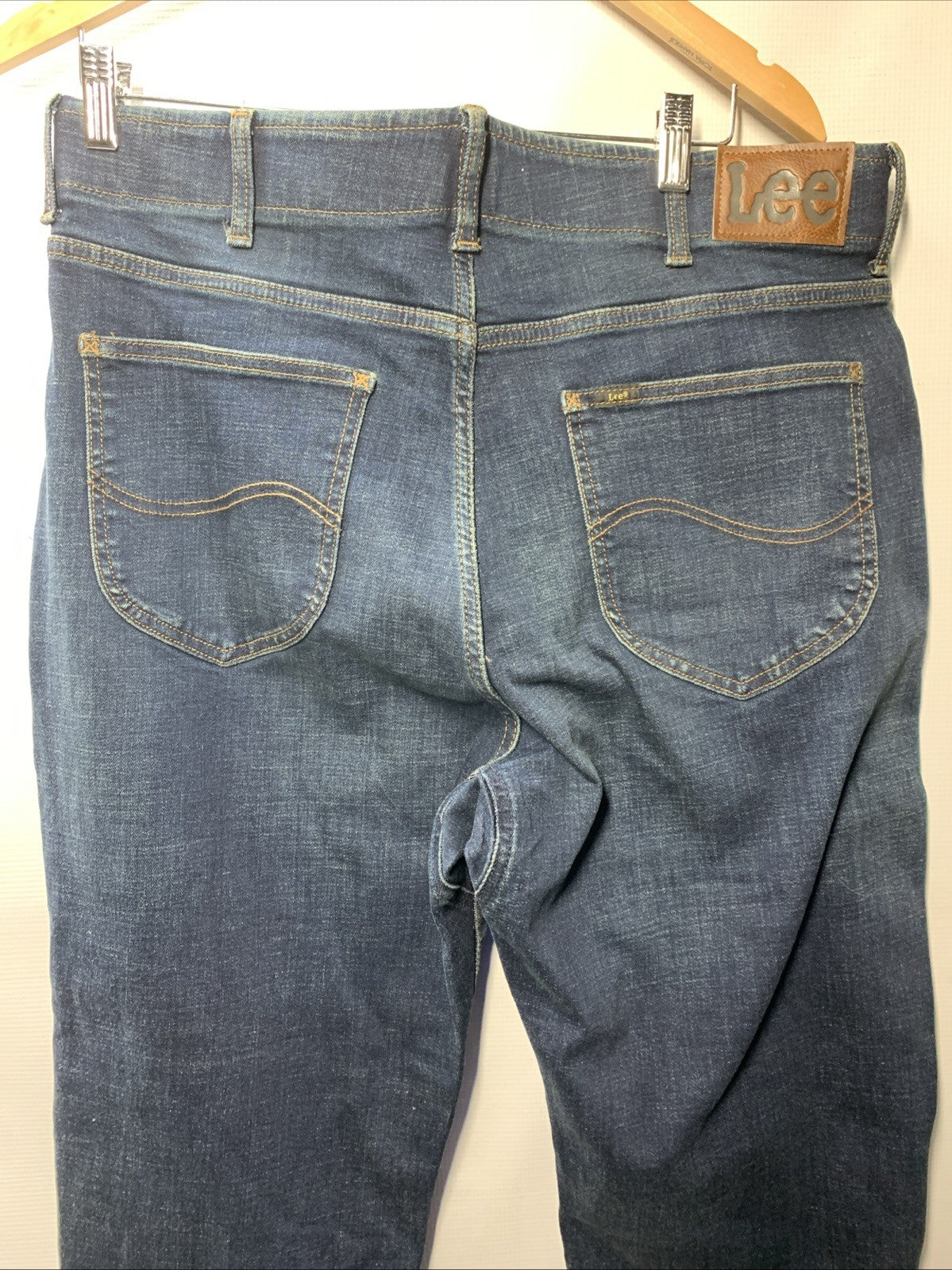 Lee Men's Extreme Motion MVP Relaxed Fit Straight Jean Long Pants Size 38x32