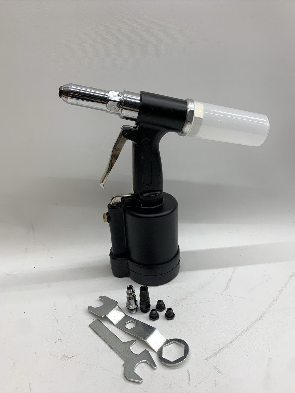 Pneumatic Rivet Gun Industrial Self Priming Rivet Gun Vertical Rivet Gun W500