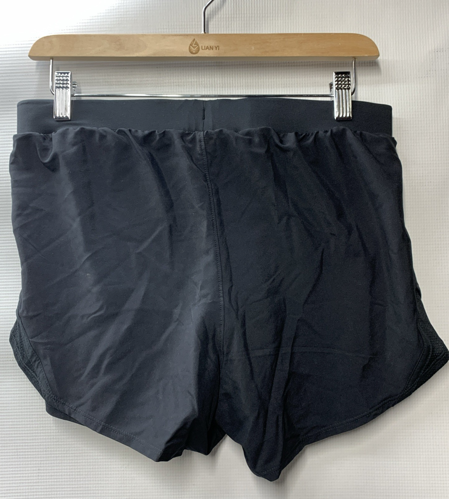 Under Armour Body Building Women's Fly By 2.0 Shorts Size M Black Fitted 1356200