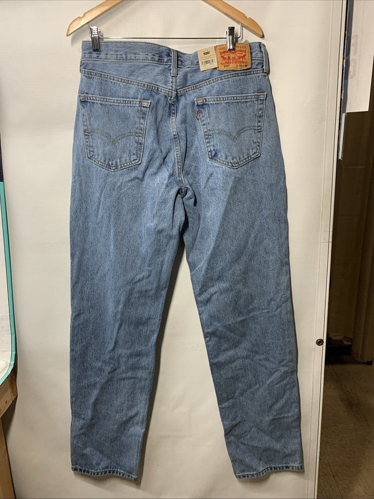 Levis Men’s 550 Relaxed Sit At Your Waist Loose Through Thigh Jeans Size 34x36