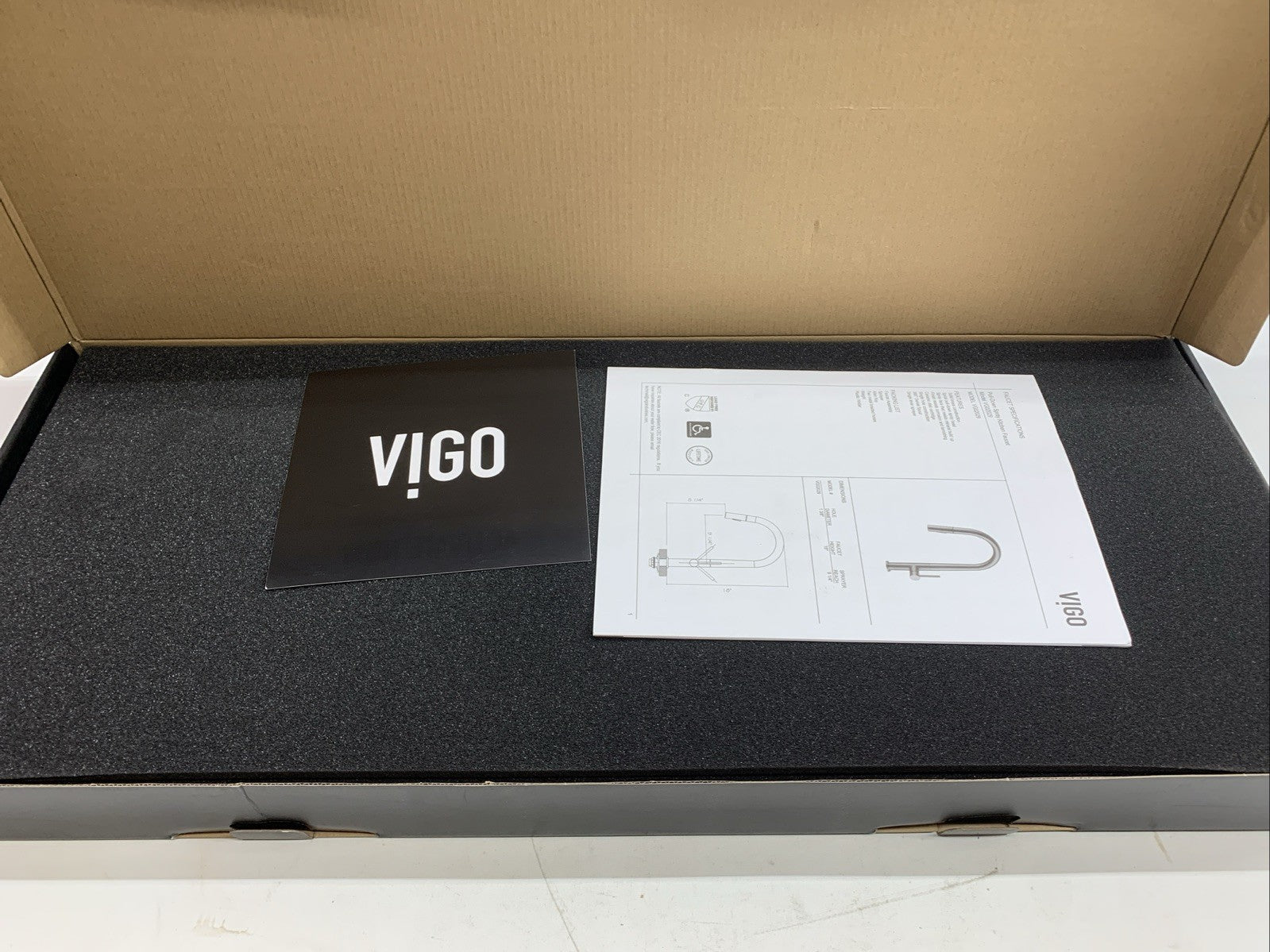 Vigo VG02029CH Greenwich 1.8GPM Single-Handle Pull-Down Sprayer Kitchen Faucet