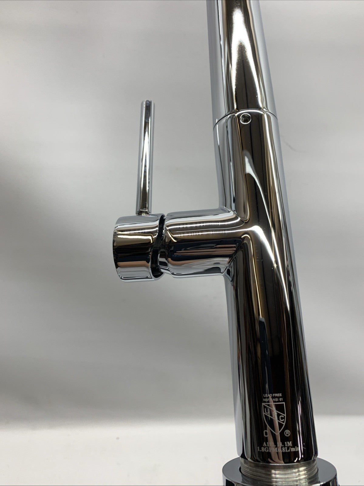 Vigo VG02029CH Greenwich 1.8GPM Single-Handle Pull-Down Sprayer Kitchen Faucet