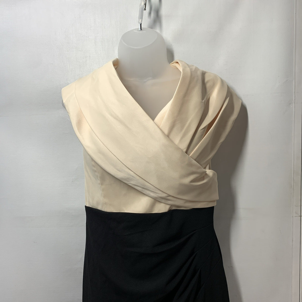 Betsy & Adam Off Shoulder Gown 8 Champagne Black Mikado Pleated Empire Size 16
