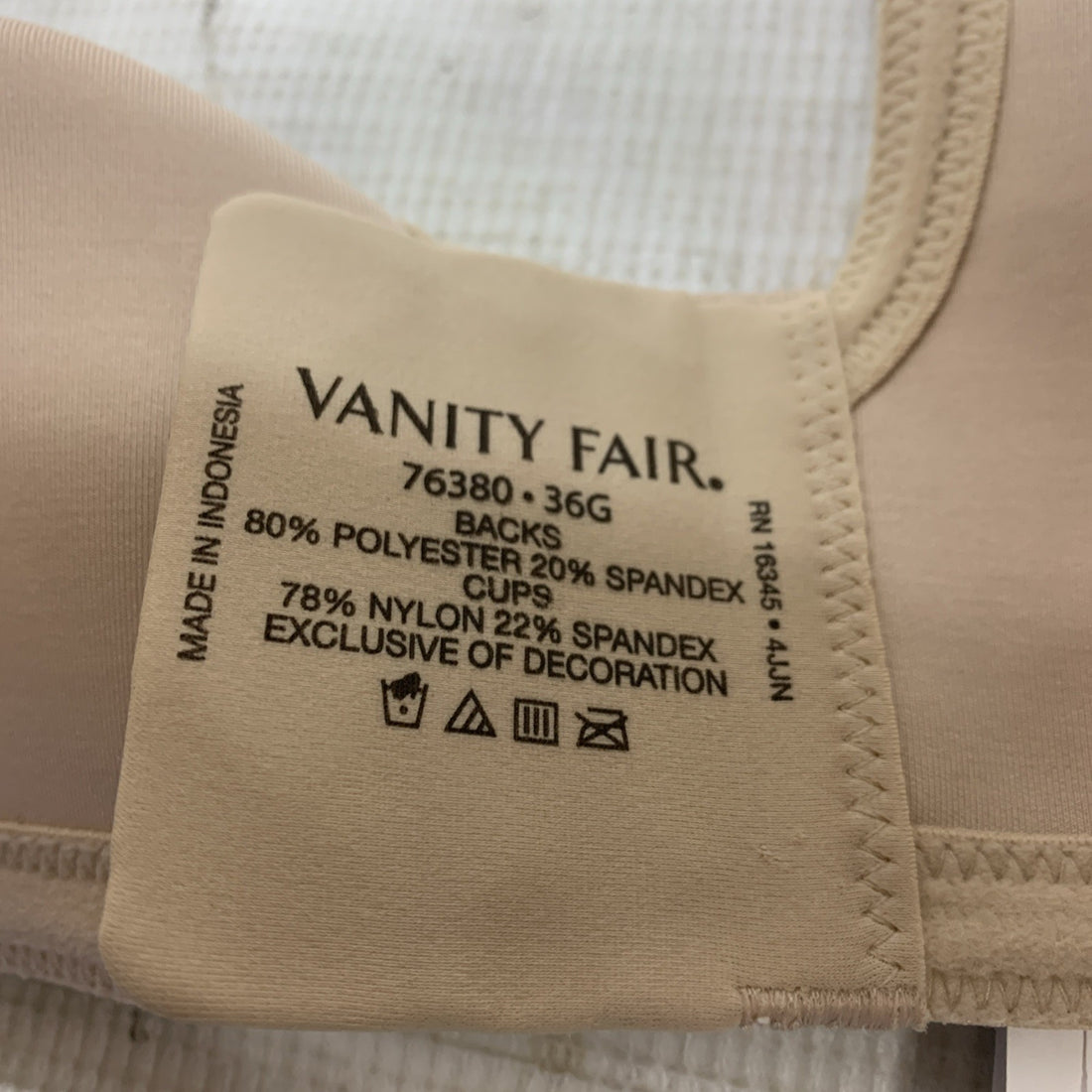 Vanity Fair Beautiful Benefits Contour Back Smoother Bra 76380 Underwire Sz 36G