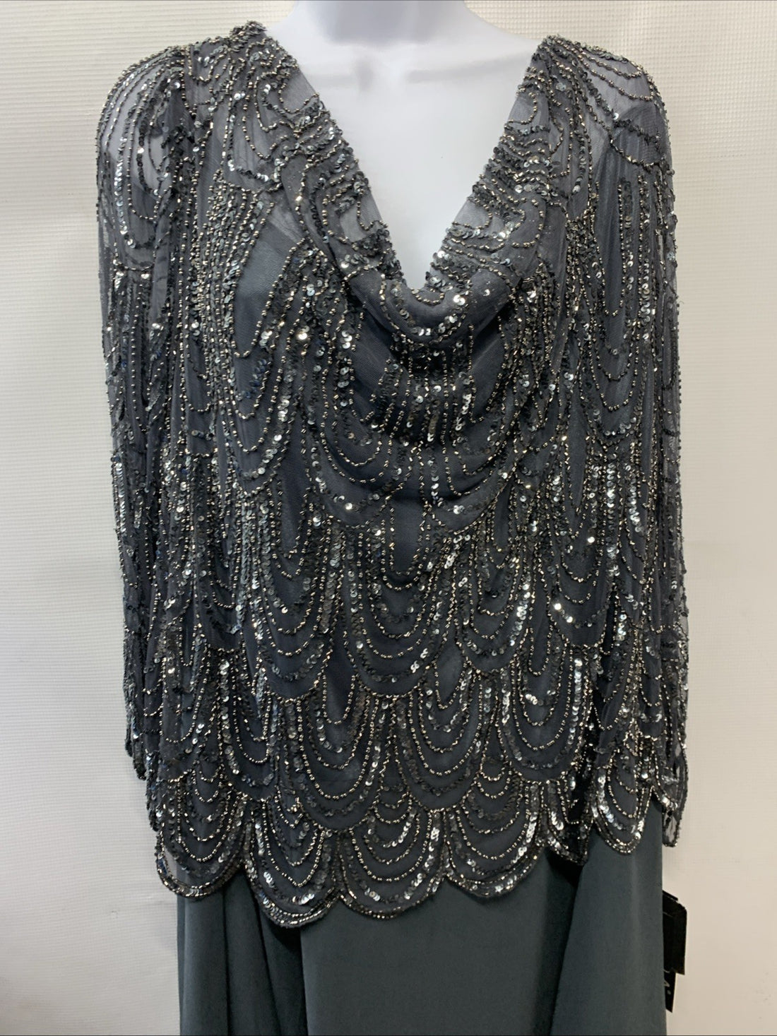 J Kara Women's Plus-Size 3/4 Sleeve Scallop Beaded Pop Over Gown Plus Size 24W