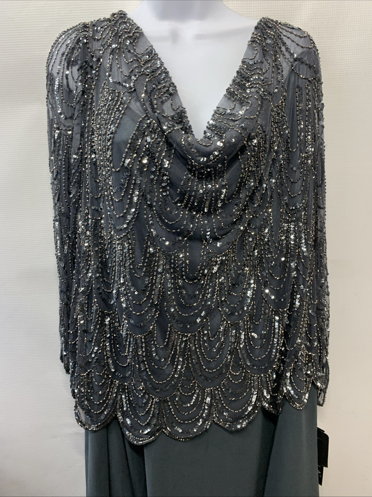 J Kara Women's Plus-Size 3/4 Sleeve Scallop Beaded Pop Over Gown Plus Size 24W