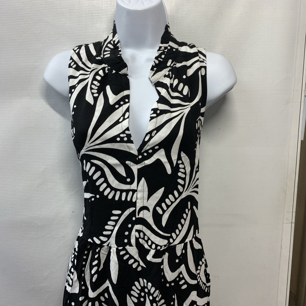 Vince Camuto Women's Sleeveless V-Neck Tiered Maxi Dress Rich Black Casual Large