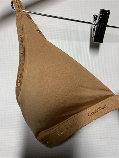 CALVIN KLEIN Women's Lightly Lined Triangle Bralette Wireless Seamless Medium