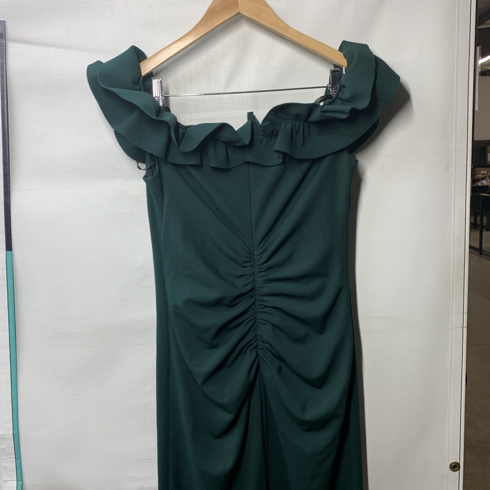 Xscape Women Anya Scuba Crepe Off The Shoulder Chiffon Ruffle Gown Dress Size 12