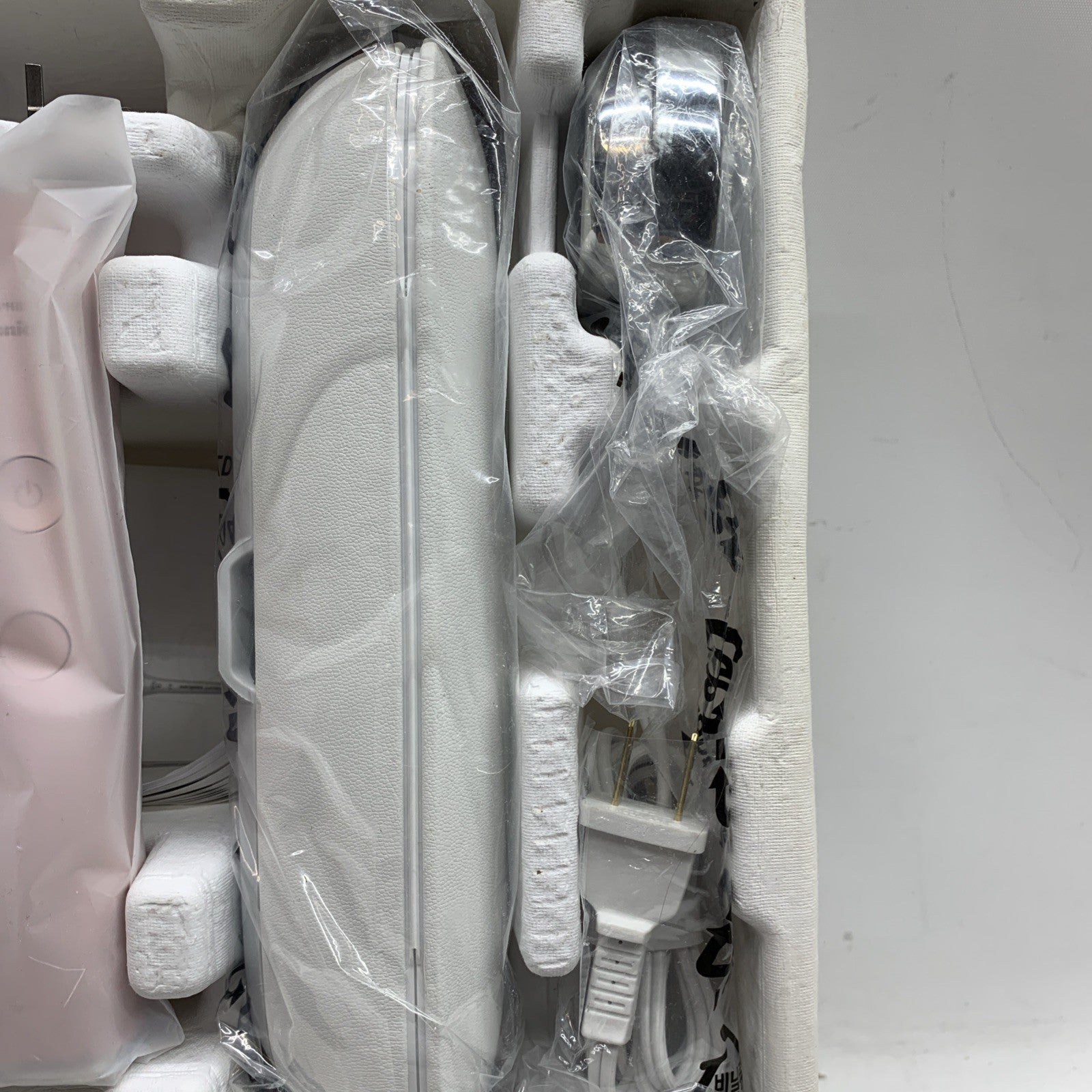 Philips Sonicare Diamond Clean White/ Pink Electric Toothbrush Read - NO HEAD