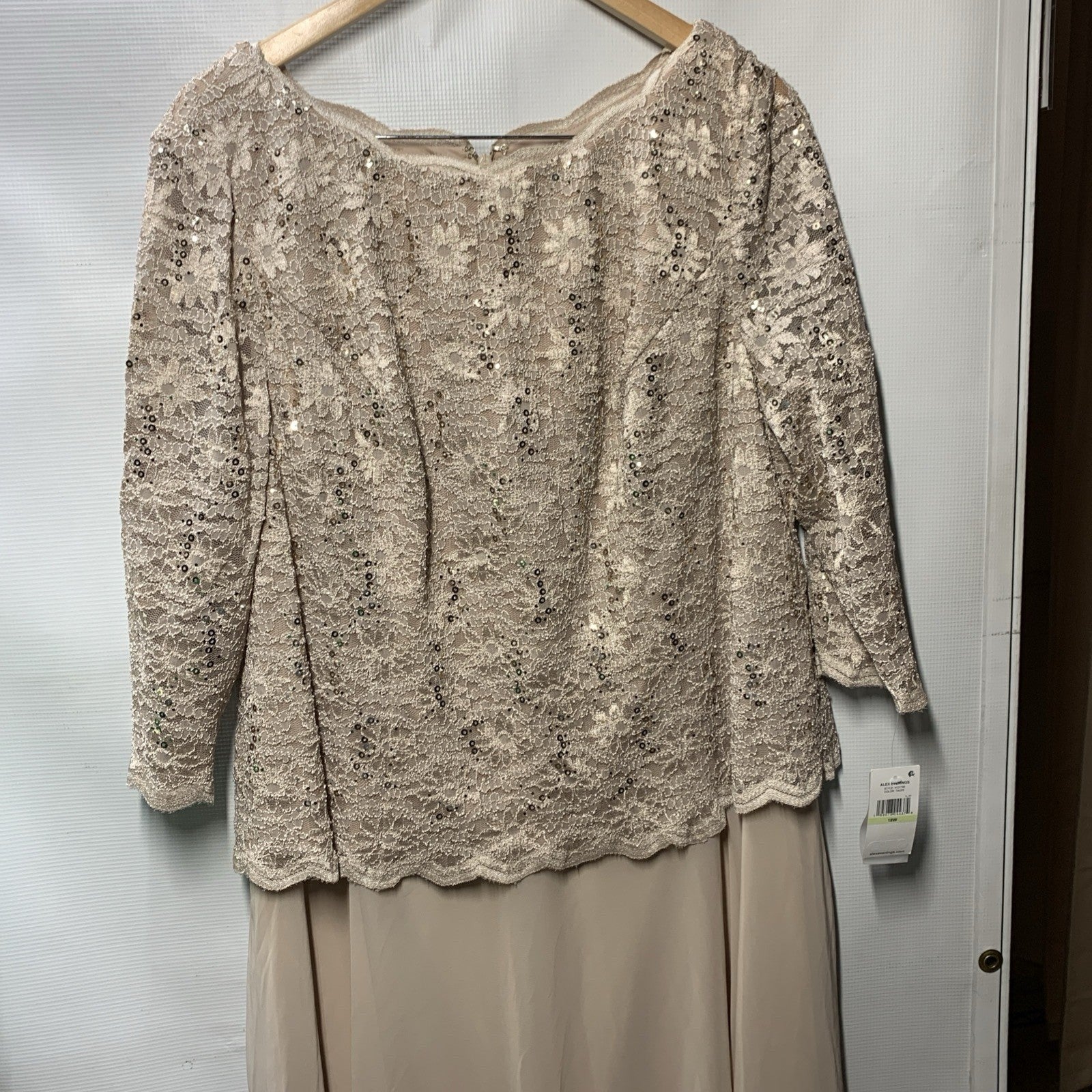 Alex Evenings Women's Tea Length Embroidered Bodice 3/4 Sleeve Size 18W Taupe