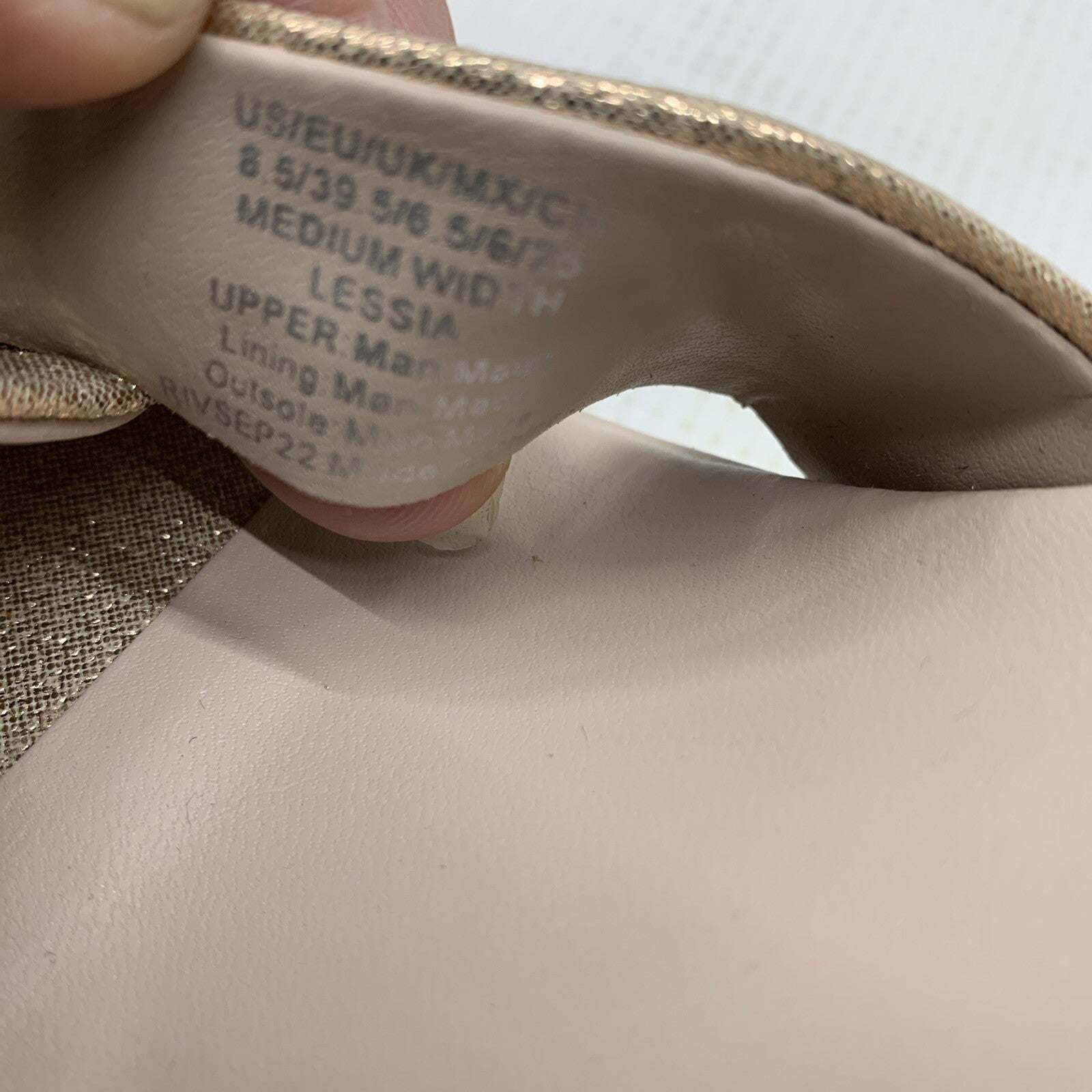 Kenneth Cole New York Women's Lessia Wedge Heeled Sandal Size 8.5 Light Gold