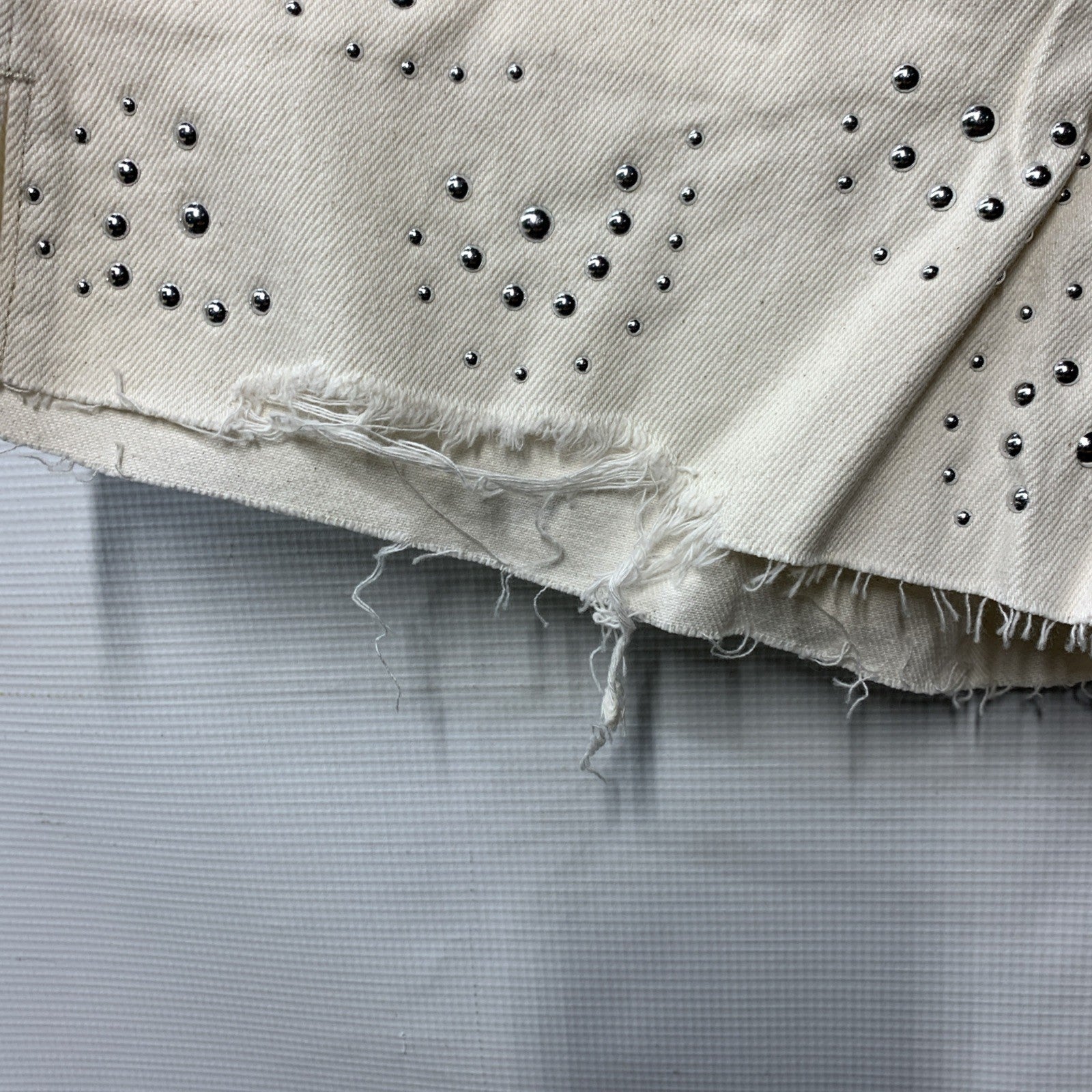 HUDSON Women's Lori Star Studded High Rise Cut Off Short Size 30 with Pockets