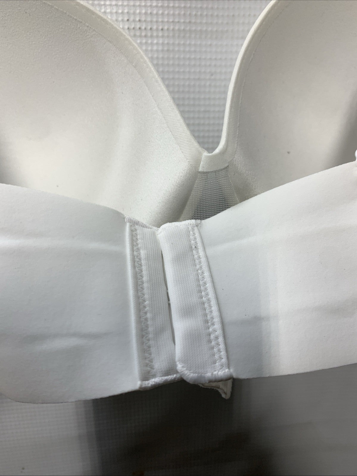 Maidenform DM2310 Full Coverage Strapless Bra Underwire Seamless Size 40B White