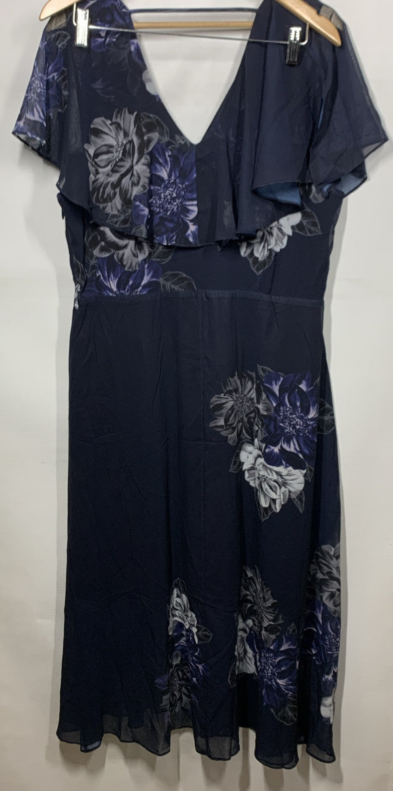City Chic Plus Size Navy Floral Chiffon Romantic Ruffle Maxi Dress Size 18 V-nec