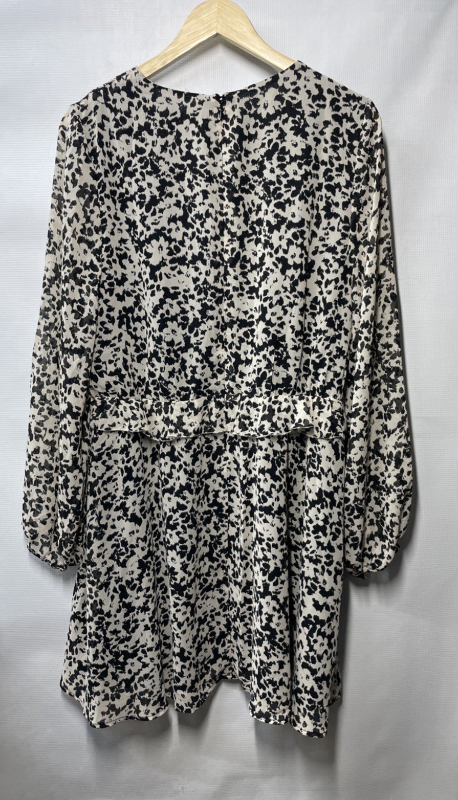 Steve Madden Apparel Women's Rami Dress Size L Long Sleeve V-neck Black/Ivory