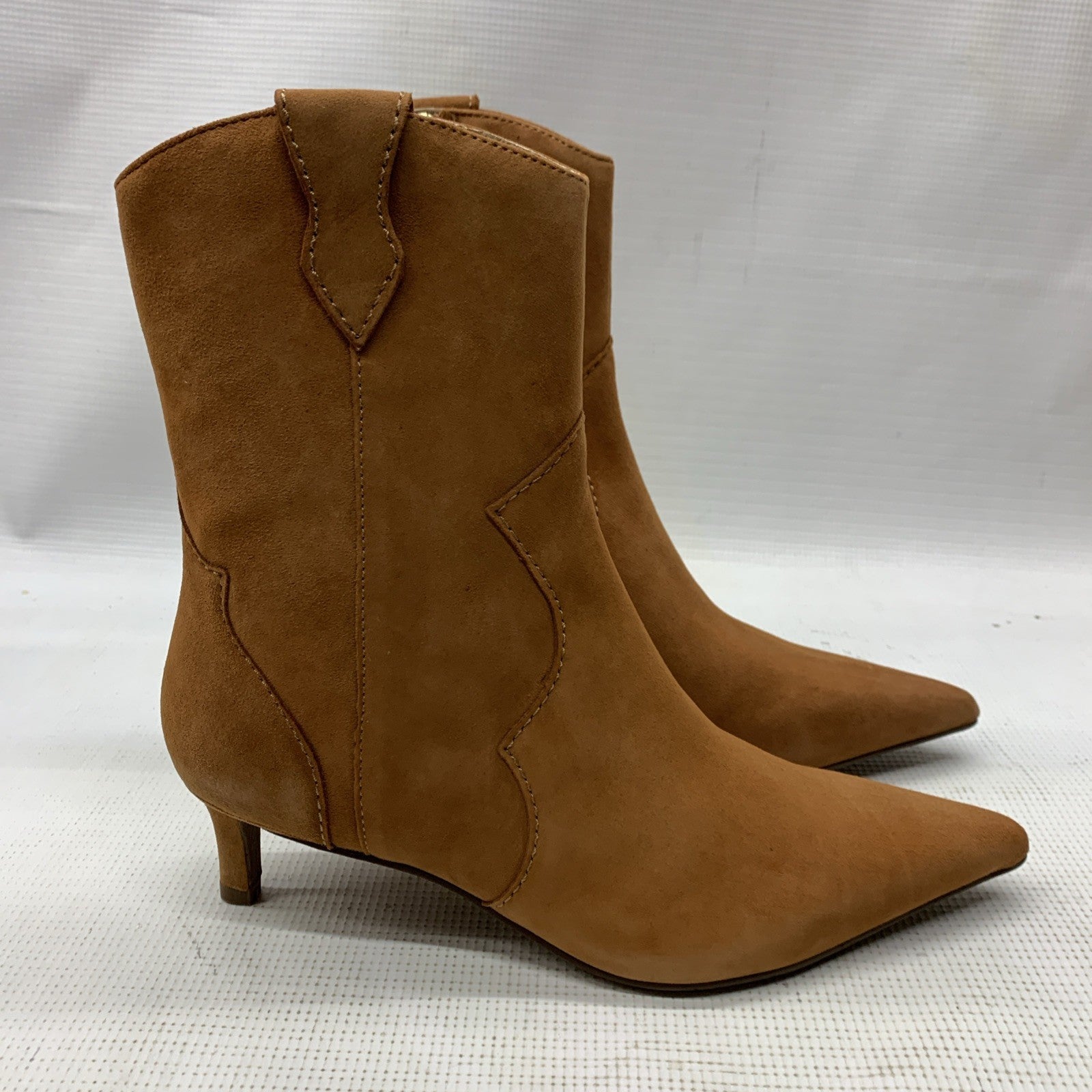 Seychelles Dallas Women's Boot Dallas Suede Tan Pointed Toe IB03075 Size 6.5