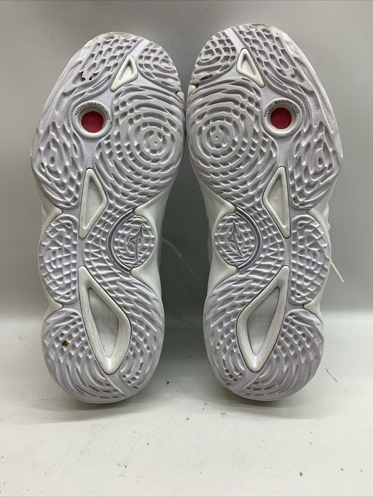 Mizuno Enerzy Women's Wave Momentum 3 Volleyball Shoe White Size 9 Lace-up Sneak