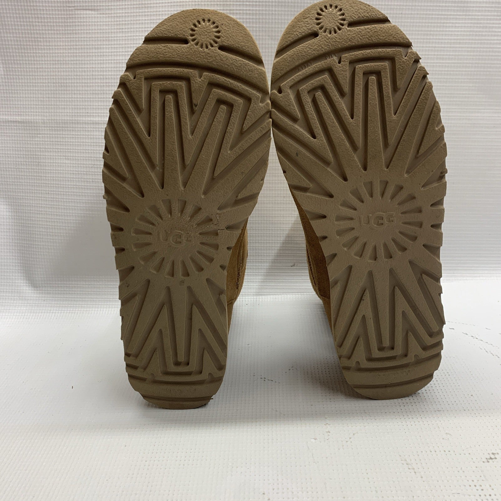 UGG Mini Big Kids Classic Boots in Brown Chestnut Size 5 K/1157732K Side Zip