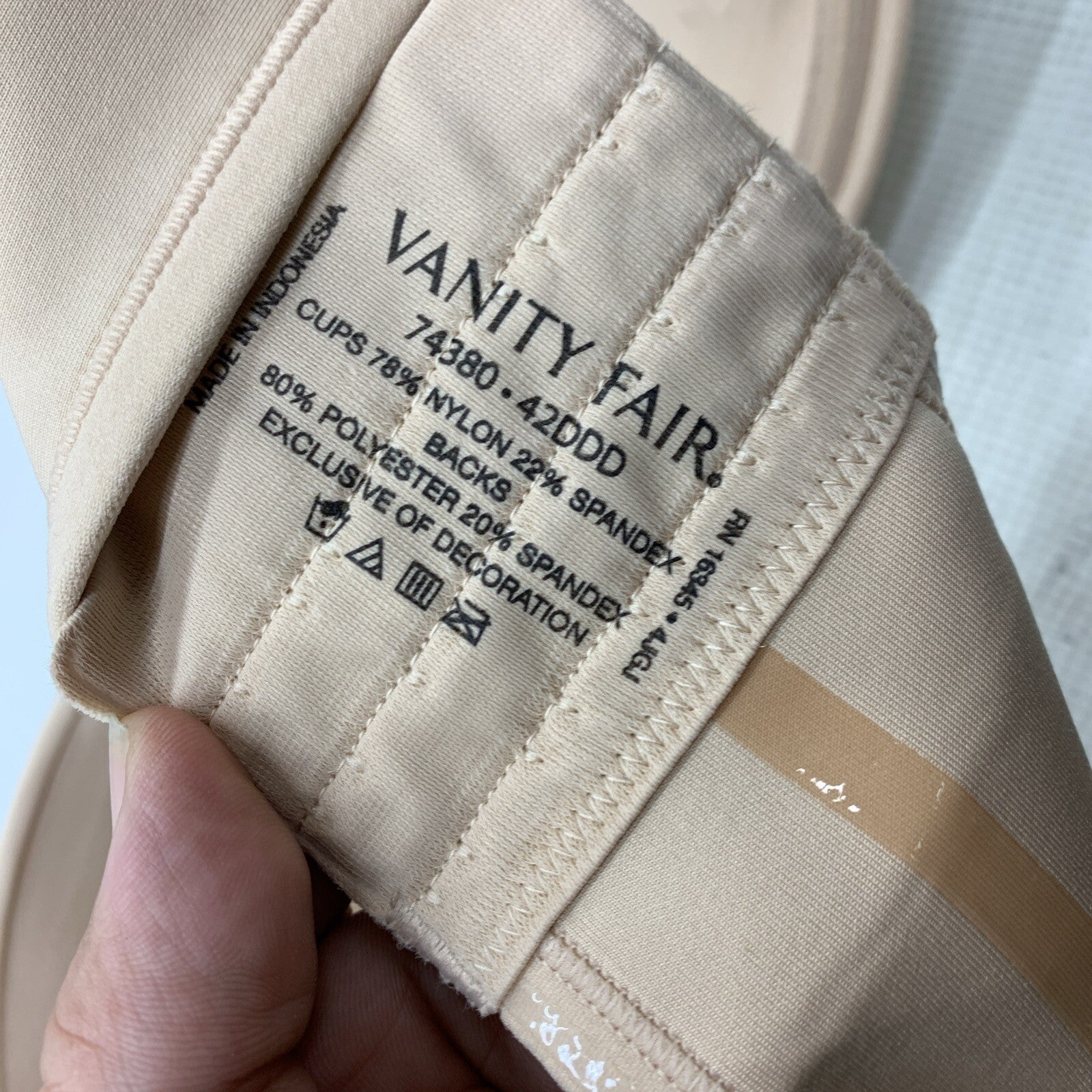 Vanity Fair Beauty Back Underwire Smoothing Convertible Strapless Bra 42DDD Nude