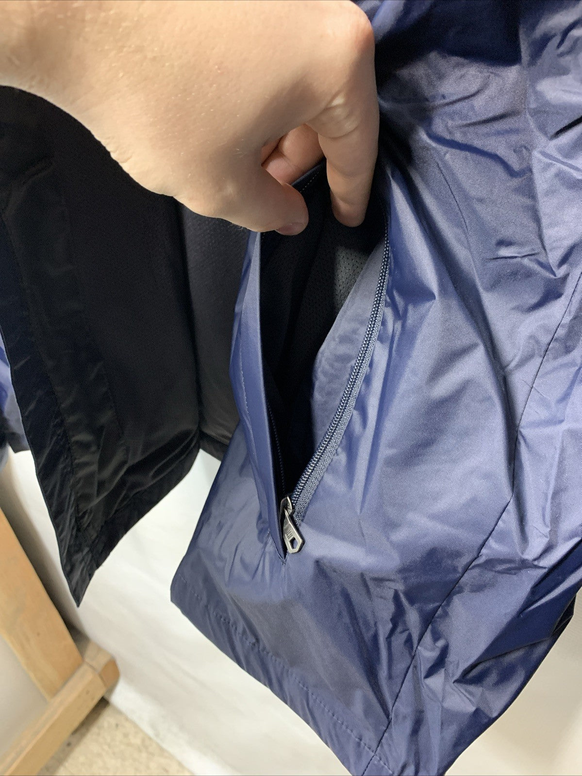 Tommy Hilfiger Mens Lightweight Breathable Waterproof Hooded Rain Jacket Sz - XL