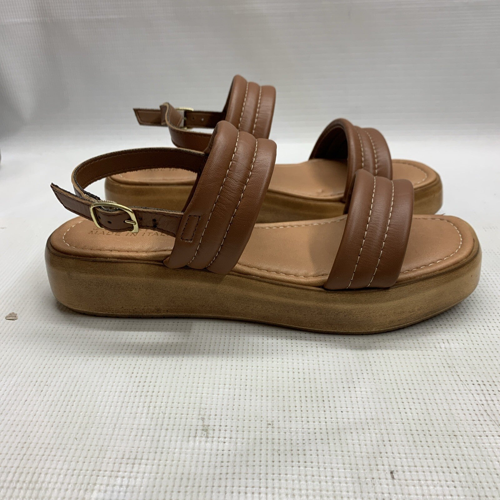 Bella Vita Women's Ode-Italy Whiskey Italian Leather Flat Sandal Size 10W Brown