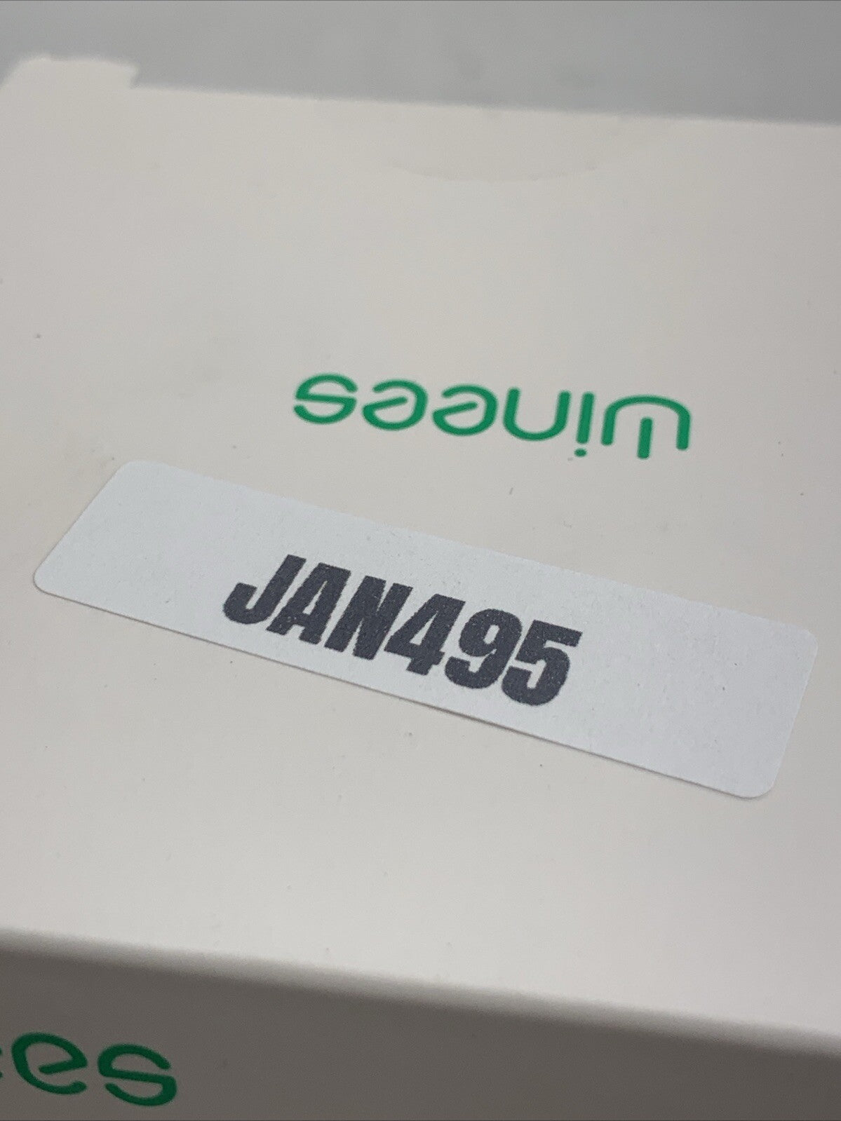 Winees M3+ 4MP Indoor/Outdoor Home Security Camera White with 4CCT Spotlight