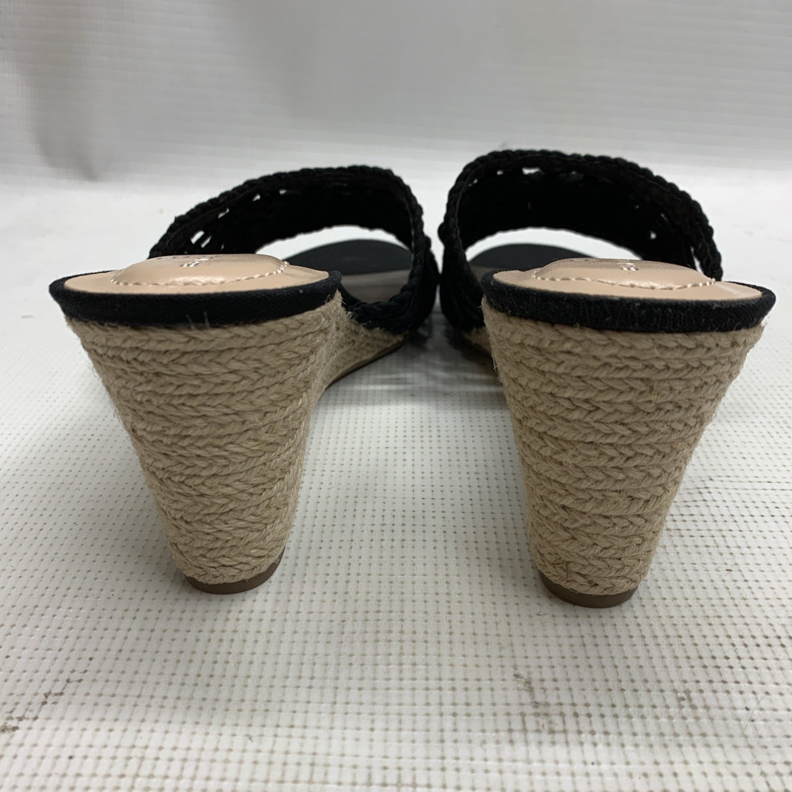 Bandolino Women's Andrrea Wedge Sandal Black Size 11 Medium Open Toe Slip-on