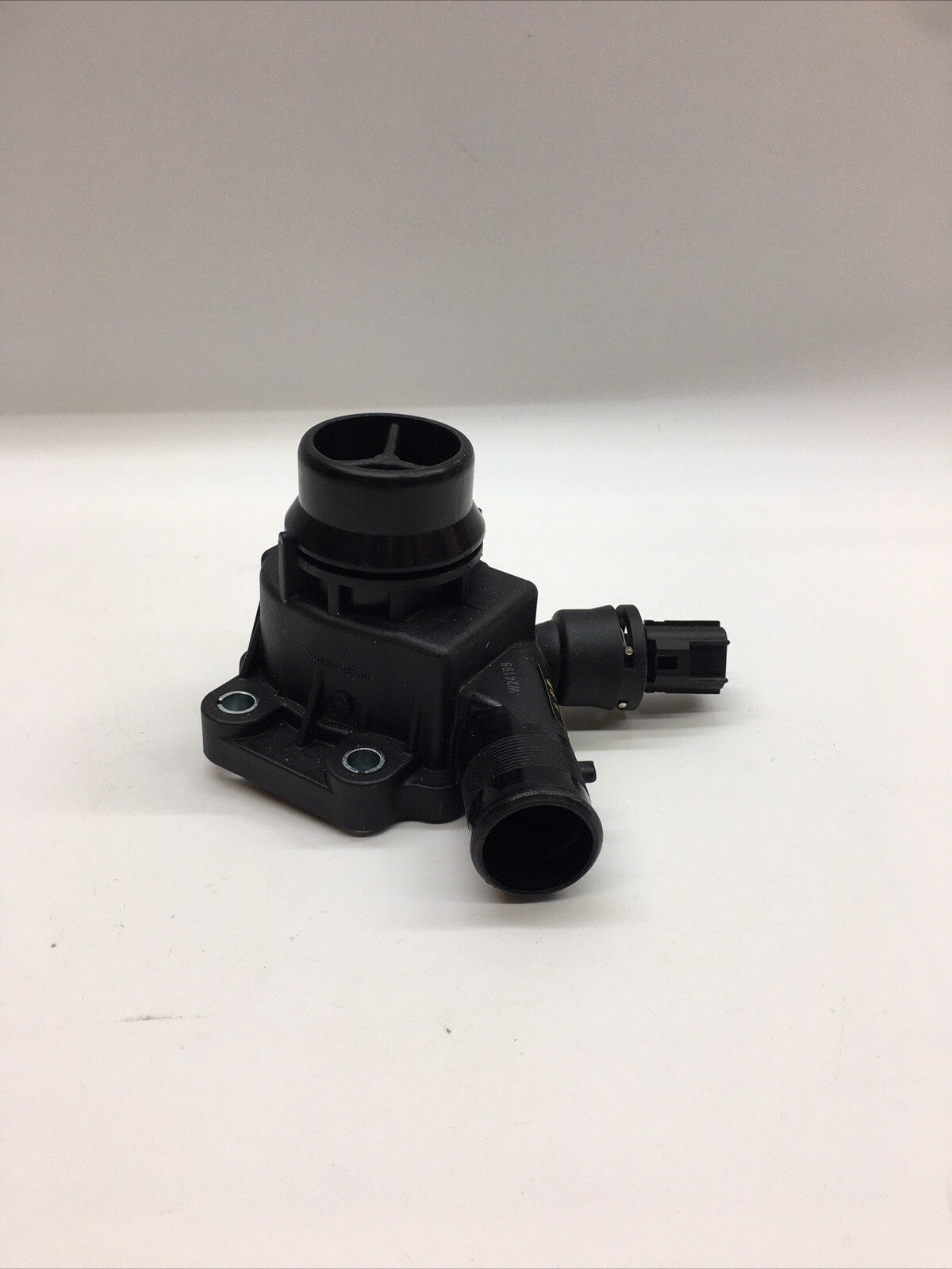 Land Rover Freelander 2 / LR2 3.2L Petrol 2008 On Thermostat Housing LR006071